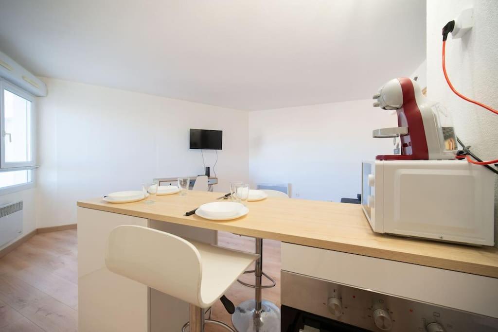 Fully Equipped Apartment 2 To 4 People St Charles Marseille Bagian luar foto